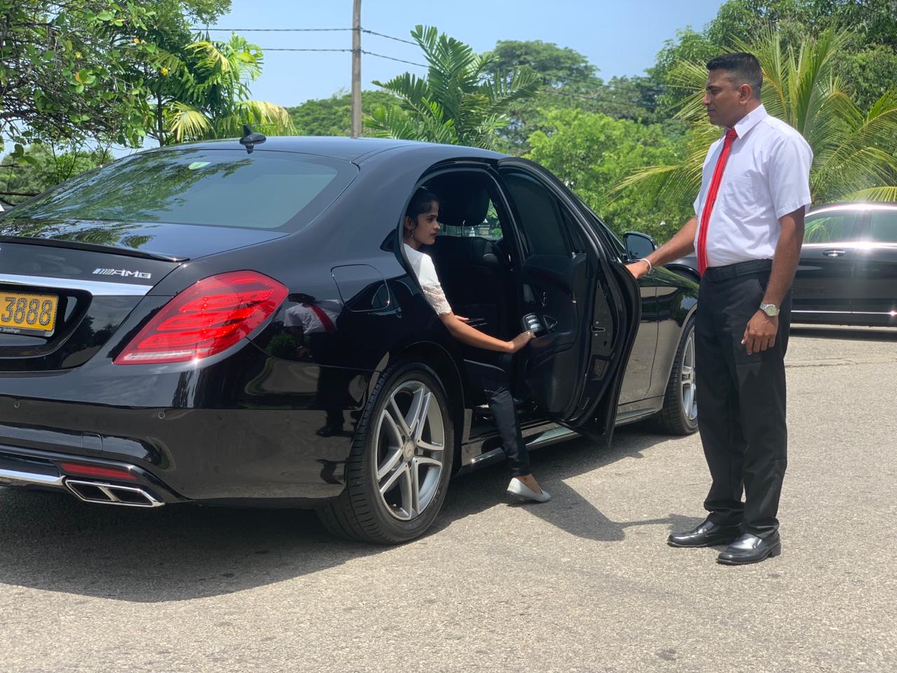 Professional Chauffeur service in Sri lanka 